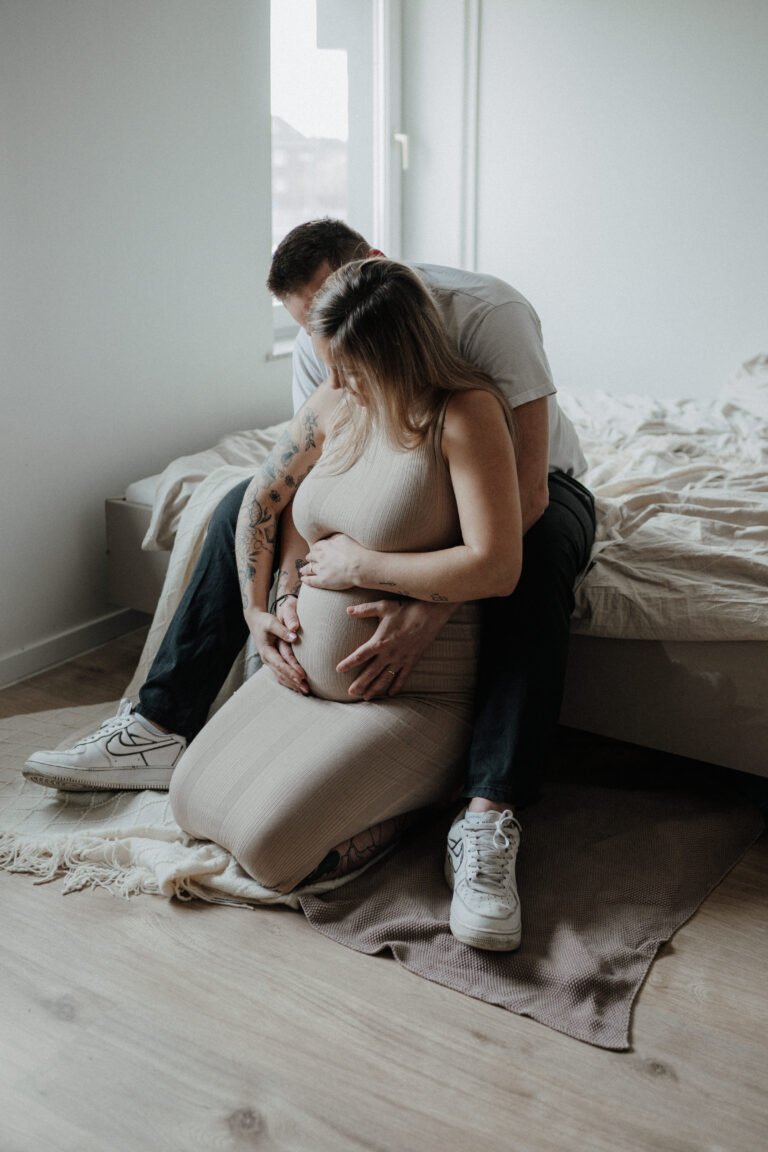 8 - Lovedbytrine_Photography094_Babybauchfotografie_Studio