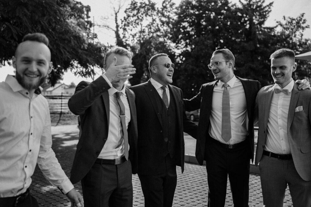 Bräutigam und seine Jungs